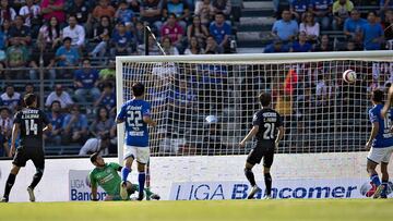 La Máquina se adelantó con gol de Rafael Baca, sin embargo, una genialidad de Pizarro permitió a los tapatíos arrancar una unidad en el Estadio Azul.