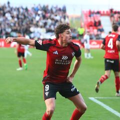 Panichelli y Roca prolongan el sueño del Mirandés por el ascenso