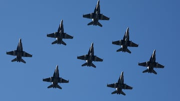 Aviones del Ejército del Aire durante el acto solemne de homenaje a la bandera nacional y desfile militar en el Día de la Hispanidad.