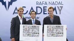 Rafa Nadal, el suizo Roger Federer y el presidente ejecutivo de Telef&oacute;nica, Jos&eacute; Mar&iacute;a &Aacute;lvarez-Pallete, durante la inauguraci&oacute;n oficial del centro Rafa Nadal Academy by Movistar. 