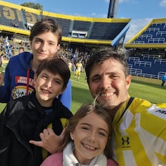 Fue “9″ de Colo Colo y hoy trabaja en construcción: “Santiago era como EEUU”