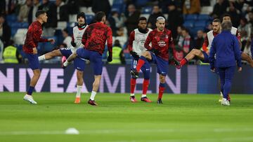 (From L) Atletico Madrid's Argentine defender Nahuel Molina, Atletico Madrid's French forward Antoine Griezmann, Atletico Madrid's French midfielder Thomas Lemar, Atletico Madrid's Argentinian forward Angel Correa and de Atletico Madrid's Argentinian midfielder Rodrigo De Paul warm up prior the Copa del Rey (King's Cup), quarter final football match between Real Madrid CF and Club Atletico de Madrid at the Santiago Bernabeu stadium in Madrid on January 26, 2023. (Photo by Thomas COEX / AFP)