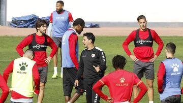 Velázquez entra en la lista contra el Barça; se cae Akieme