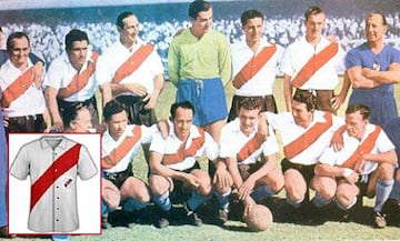 Es la camiseta que utilizó River Plate en el partido amistoso contra el Torino Simbolo, un combinado de los mejores futbolistas italianos, a beneficio de los familiares de las víctimas de la Tragedia de Superga.