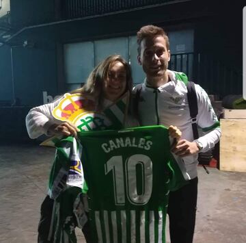 Itziar González, junto a Sergio Canales.