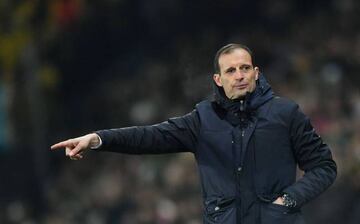 Juventus' Italian coach Massimiliano Allegri gestures during the UEFA Champions League group H football match between Young Boys and Juventus at the Stade de Suisse stadium on December 12, 2018 in Bern