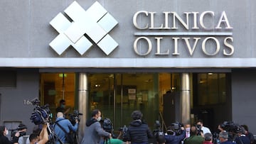 Media gather outside the clinic where Argentine soccer great Diego Maradona underwent brain surgery, in Olivos, on the outskirts of Buenos Aires, Argentina November 6, 2020. REUTERS/Matias Baglietto