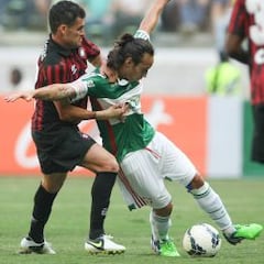 En Palmeiras esperan por el padre de Valdivia para negociar