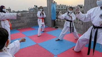 Un tatami en la azotea para entrenar kárate