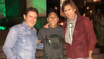 Ricardo Gareca durante su reuni&oacute;n con Ra&uacute;l Ruid&iacute;az.