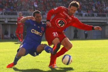 Ruiz y Cortés disputan un balón.