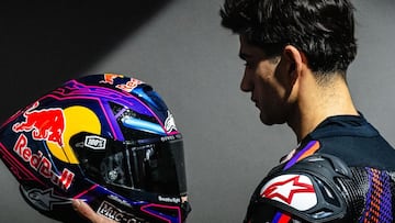 Jorge Martín con el casco que lucirá con Aprilia en MotoGP 2026.