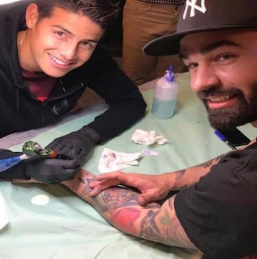 James se convierte en tatuador