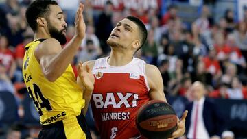 GRAF7280. MANRESA (BARCELONA), 07/04/2019.- El escolta del Baxi Manresa Gabriel Lundberg (6), en ataque ante el base del Iberostar Tenerife Davin White (34), durante el partido de la jornada 26 de la Liga Endesa disputado este domingo en el Nou Congost de Manresa. EFE/Susanna Sáez