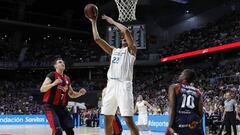 Walter Tavares anota ante el Kirolbet Baskonia.