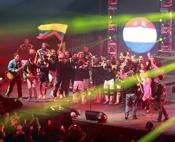 En un ambiente lleno de color, música, símbolos de nuestra tierra y cerca de 30 mil personas en las tribunas, este encuentro representó la gratitud de los 47 millones de colombianos hacia los futbolistas que fueron a Brasil. Una emotiva despedida ya que se volvía a un Mundial tras 16 años de ausencia. Para este viernes, no hay venta de boletas, están siendo distribuidas por socios y patrocinadores de la Selección.