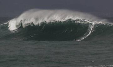 El surfista francés, cabeza visible del E-team, cogió buenas olas también.