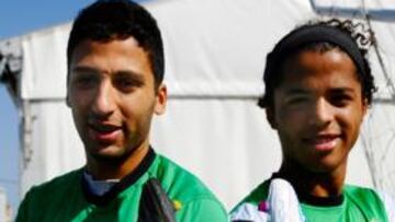 <b>SOCIEDAD. </b>Todo hace indicar que Bolado y Giovani harán pareja. Ayer posaron para AS con sus armas de marcar goles.