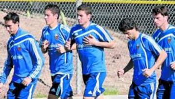 <b>CABIZBAJOS. </b>Los jugadores de la plantilla del Real Zaragoza, durante la sesión de entrenamiento de ayer en la Ciudad Deportiva.
