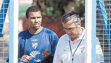 <b>DECEPCIÓN. </b>Gregorio Manzano, con Amoroso después de la lesión del brasileño en el entrenamiento.