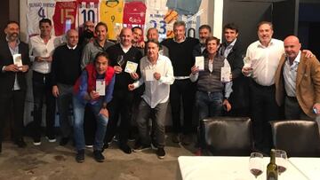 Julen Lopetegui con Fernando Hierro, Manolo Hierro, Miguel &Aacute;ngel Gil Mar&iacute;n y otro grupo de personas en casa del doctor &Aacute;ngel Mart&iacute;n el 7 de febrero de 2019.