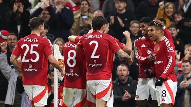 Van Nistelrooy domina el caos de Old Trafford