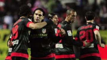 El Atlético de Madrid celebra el gol de Falcao al Sevilla.