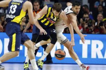 Felipe Reyes y Jan Vesely.