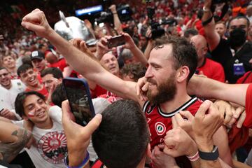 En julio de 2019 el jugador tinerfeño fichó por el equipo italiano Pallacanestro Olimpia Milano donde estuvo hasta 2022. Fue campeón de la liga italiana (2021-22), dos veces campeón de Copa (2021 y 2022) y campeón de la Supercopa de Italia en 2020.