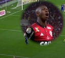 Vinicius no tiene piedad: regate de locos y levanta el "¡Ooooh!"