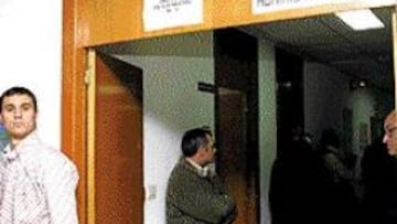 <B>ACUERDO CON EL ALBA.</B> Iván Helguera llegó a un acuerdo con el Albacete y retiró la demanda para el pago de 36 millones de pesetas. Será el club de la Roma quien debe pagar la cifra.