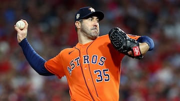 PHILADELPHIA, PENNSYLVANIA - NOVEMBER 03: Justin Verlander #35 of the Houston Astros delivers a pitch against the Philadelphia Phillies during the second inning in Game Five of the 2022 World Series at Citizens Bank Park on November 03, 2022 in Philadelphia, Pennsylvania.   Elsa/Getty Images/AFP