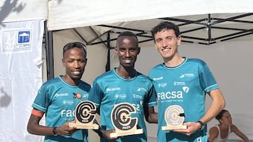 Thierry Ndikumwenayo, Rodrigue Kwizera y Miguel Ángel Martínez en el Cross de Castellón.