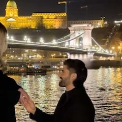 Destinados a encontrarse: Esta mujer descubrió a su prometido en el fondo de fotos tomadas antes de conocerse