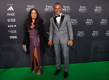 El ex futbolista Cafú y su compañera Mariah Morais a su llegada a la ceremonia de entrega de los premios The Best.