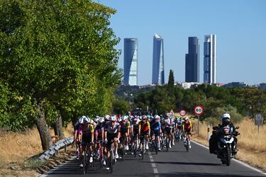 El pelotón durante la etapa de hoy. 