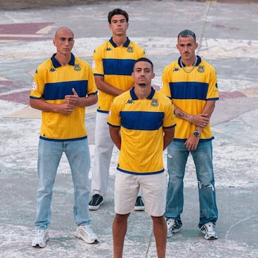 The Athletic, medio deportivo que pertenece a The New York Times (diario estadounidense con sede en la ciudad de Nueva York), ha elegido la camiseta de la primera equipación de la A.D. Alcorcón como la mejor de la temporada. El medio la describió como: "Una belleza, una maravilla, una gloriosa equipación de fútbol".