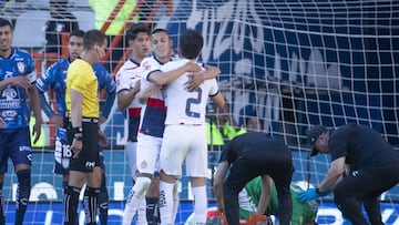 Roberto Alvarado and Alan Mozo of Guadalajara during the 15th round match between Pachuca and Guadalajara as part of the Torneo Clausura 2024 Liga BBVA MX at Hidalgo Stadium on April 13, 2024 in Pachuca, Hidalgo, Mexico.