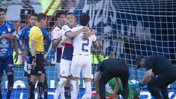  Roberto Alvarado and Alan Mozo of Guadalajara  during the 15th round match between Pachuca and Guadalajara as part of the Torneo Clausura 2024 Liga BBVA MX at Hidalgo Stadium on April 13, 2024 in Pachuca, Hidalgo, Mexico.