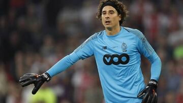 Guillermo Ochoa durante un partido del Standard de Lieja.