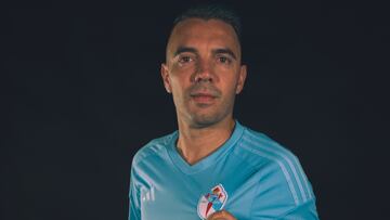 Iago Aspas posa con el uniforme del Celta para la temporada 2023-2024.