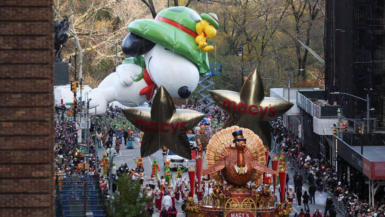 Broadcast macys thanksgiving day parade Broadcast macys thanksgiving day parade