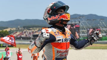 Márquez celebra su victoria en el GP de Cataluña 2019.