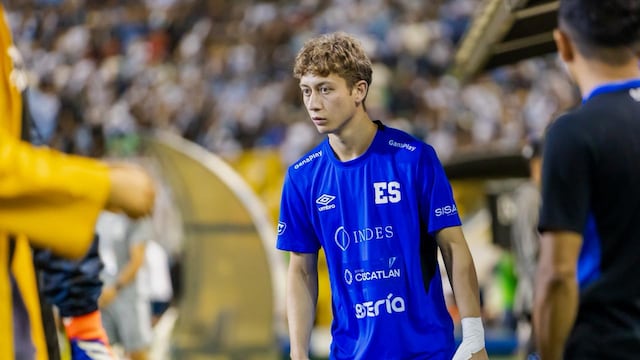 Nathan Ordaz antes del calentamiento de la Selección de El Salvador.