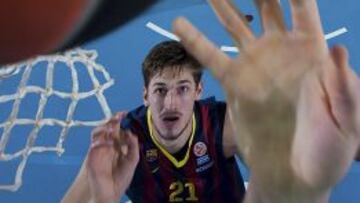 Tibor Pleiss aporta altura (2,18 m) y calidad debajo de la canasta.