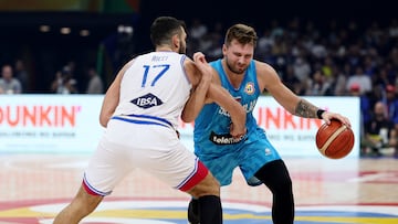 Basketball - FIBA World Cup 2023 - Classification Games 7-8 - Italy v Slovenia - Mall of Asia Arena, Manila, Philippines - September 9, 2023 Slovenia's Luka Doncic in action with Italy's Giampaolo Ricci REUTERS/Eloisa Lopez