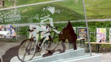 Monumento a Pantani, erigido en el Col du Galibier.