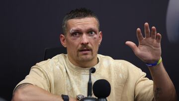 Oleksandr Usyk en la rueda de prensa posterior al combate con Tyson Fury.