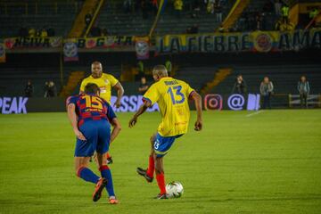 Empate a uno en El Campín entre las leyendas de Colombia y las del Barcelona. Los mejores momentos que se vivieron en Bogotá.