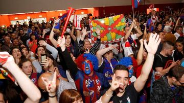 La afici&oacute;n del Huesca celebra el ascenso a Primera.